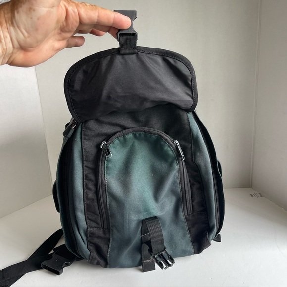 Lowepro Micro Trekker 200 Camera Backpack - Picture 9 of 12